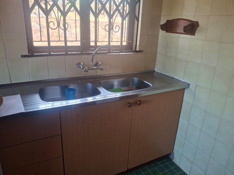 3 bedroom with Domestic room house For Sale in Cato Manor, Durban, KwaZulu Natal - Photo 5