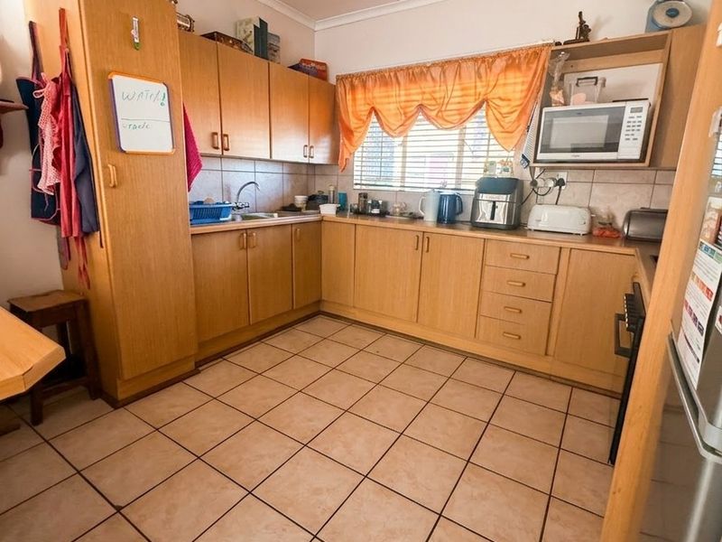 3 Bedroom Townhouse for Sale in Ermelo (CBD) - Photo 4