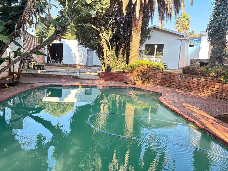 This Lifestyle Four Bedroom With A Swimming Pool Is For Sale In Erasmia - Photo 2