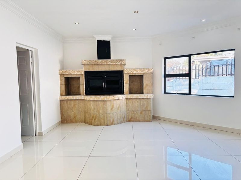 This Lifestyle Four Bedroom With A Swimming Pool Is For Sale In Erasmia - Photo 9