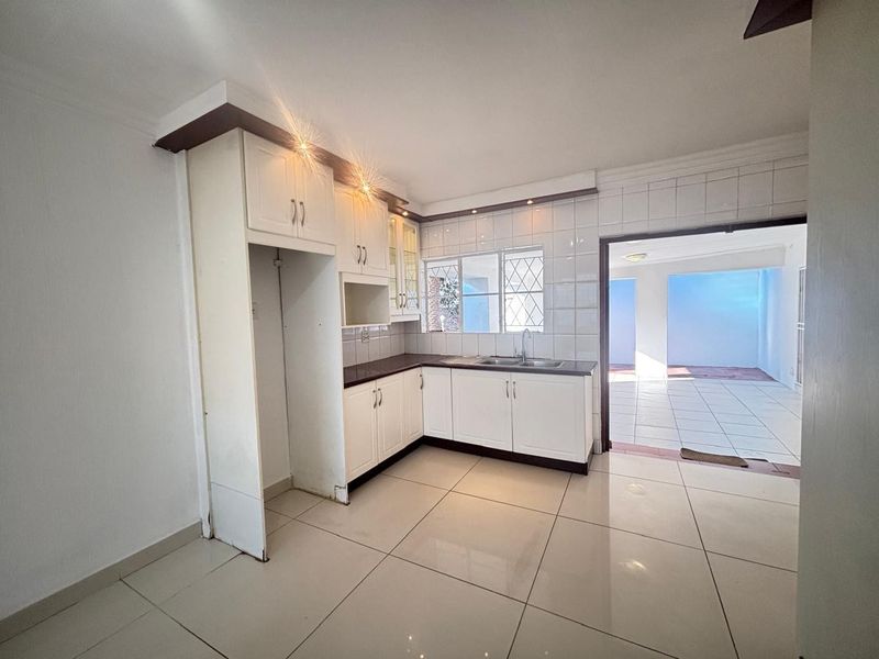 This Lifestyle Four Bedroom With A Swimming Pool Is For Sale In Erasmia - Photo 8