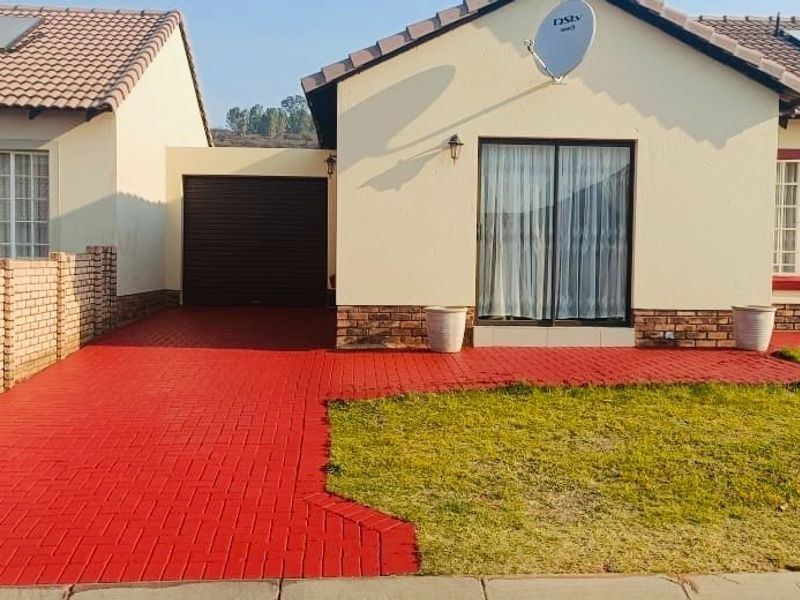 3 Bedroom House For Sale in Magaliesberg Country Estate, Amandasig, Akasia - Photo 2