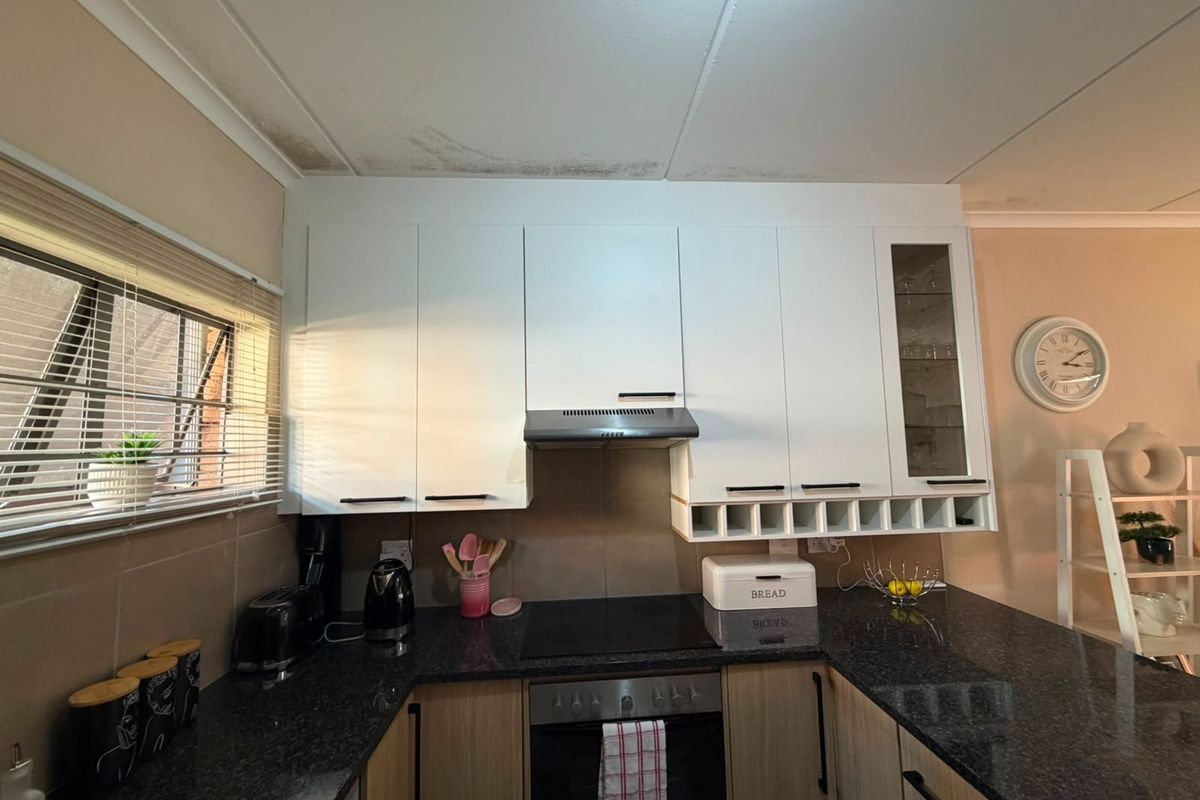 Beautiful Ground Floor Apartment For Sale in Sagewood - Photo 4