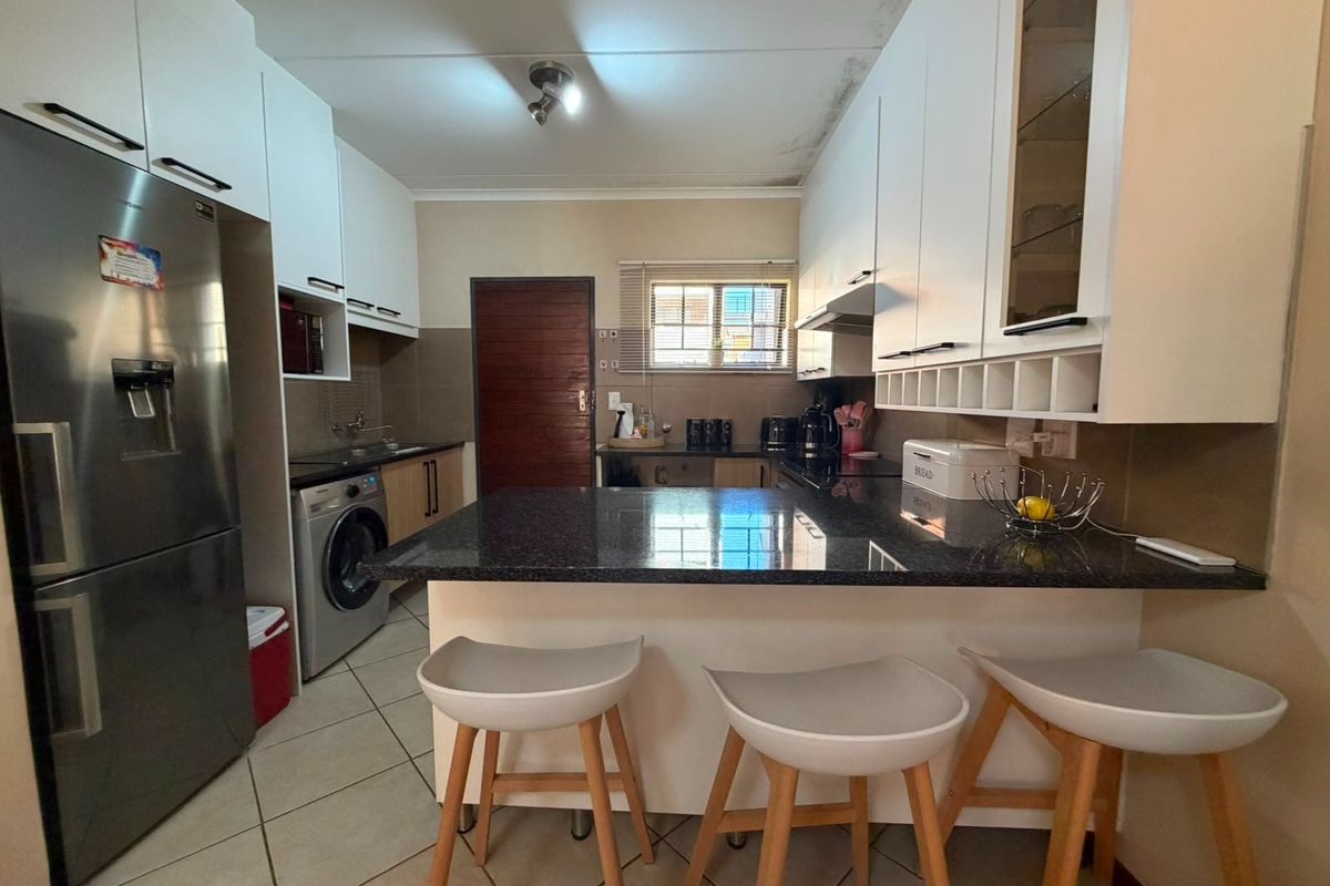 Beautiful Ground Floor Apartment For Sale in Sagewood - Photo 5