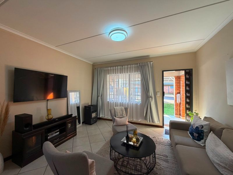 Beautiful Ground Floor Apartment For Sale in Sagewood - Photo 2