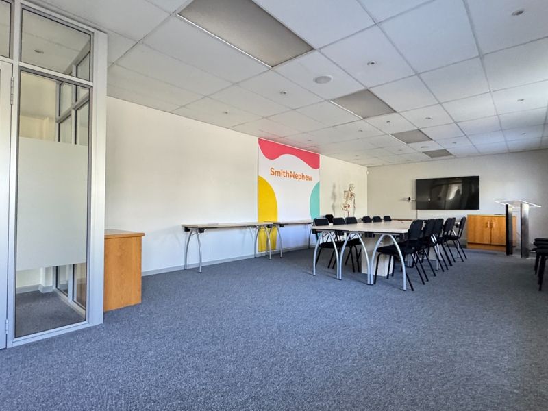 Neat and Secure 1 108m2 Warehouse To Let in Montague Gardens, Cape Town | 100 Amp Power - Photo 7
