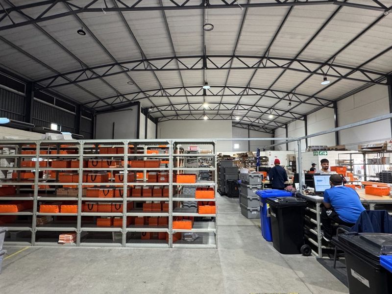 Neat and Secure 1 108m2 Warehouse To Let in Montague Gardens, Cape Town | 100 Amp Power - Photo 10