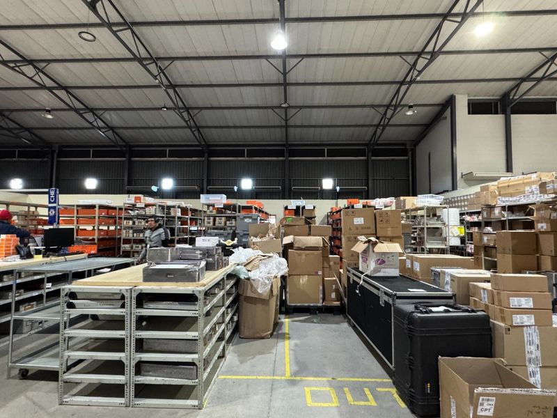 Neat and Secure 1 108m2 Warehouse To Let in Montague Gardens, Cape Town | 100 Amp Power - Photo 9