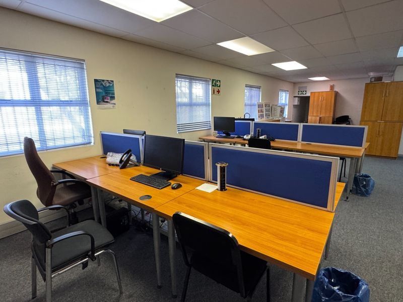 Neat and Secure 1 108m2 Warehouse To Let in Montague Gardens, Cape Town | 100 Amp Power - Photo 6
