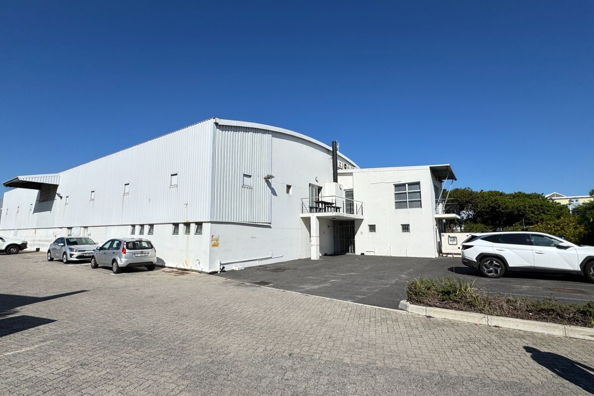 Neat and Secure 1 108m2 Warehouse To Let in Montague Gardens, Cape Town | 100 Amp Power - Photo 2