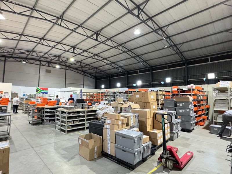 Neat and Secure 1 108m2 Warehouse To Let in Montague Gardens, Cape Town | 100 Amp Power - Photo 5