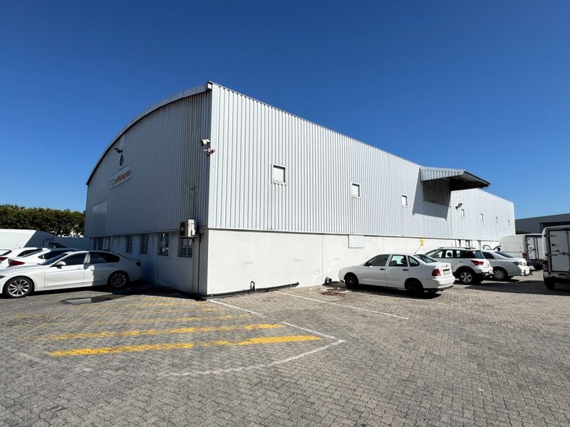 Neat and Secure 1 108m2 Warehouse To Let in Montague Gardens, Cape Town | 100 Amp Power - Photo 3