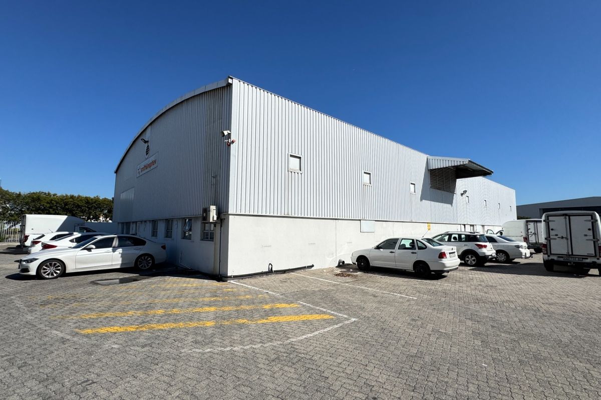 Neat and Secure 1 108m2 Warehouse To Let in Montague Gardens, Cape Town | 100 Amp Power - Photo 3