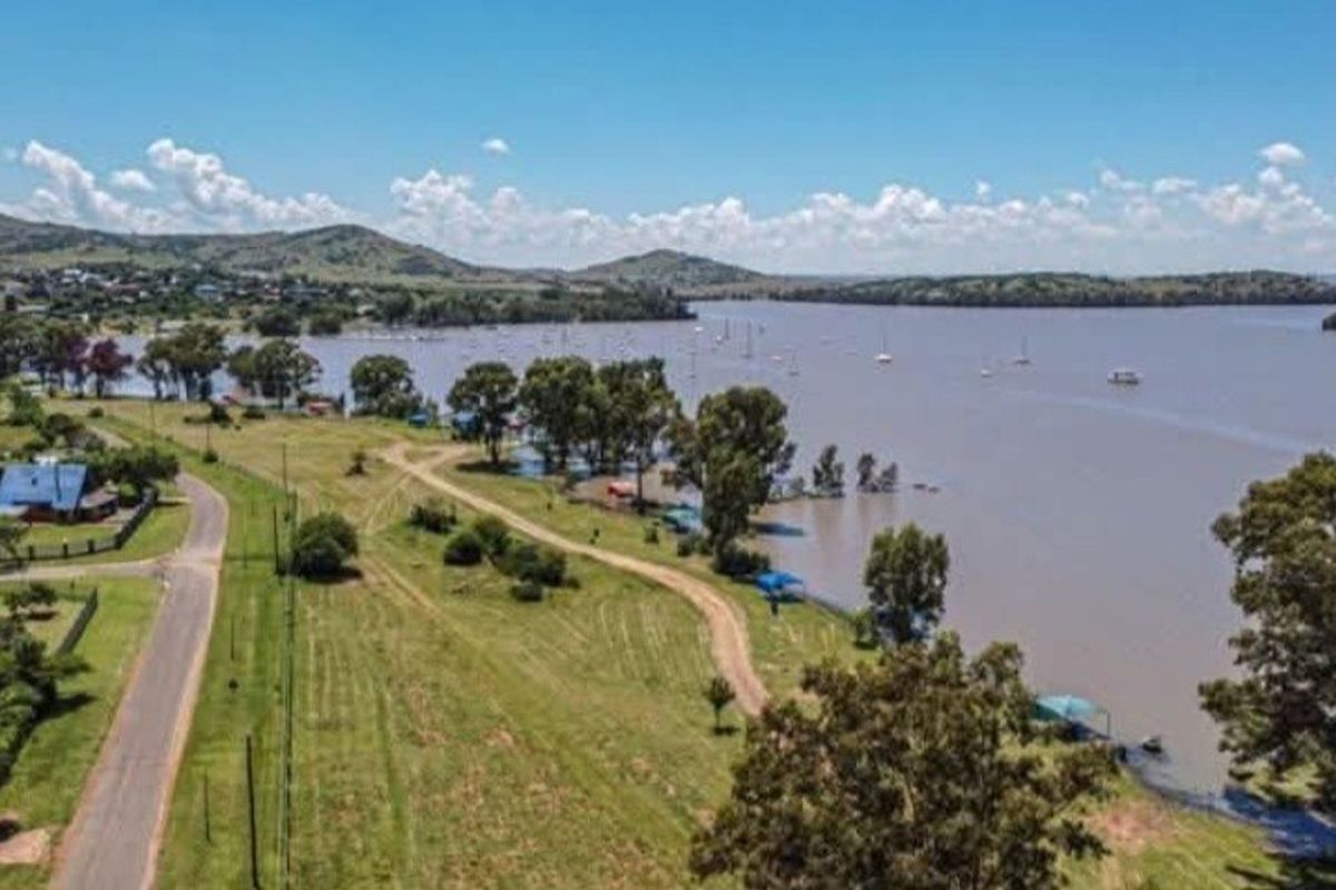 Aerial view of the vacant residential land featuring direct access to the waterfront and surrounding natural landscape.