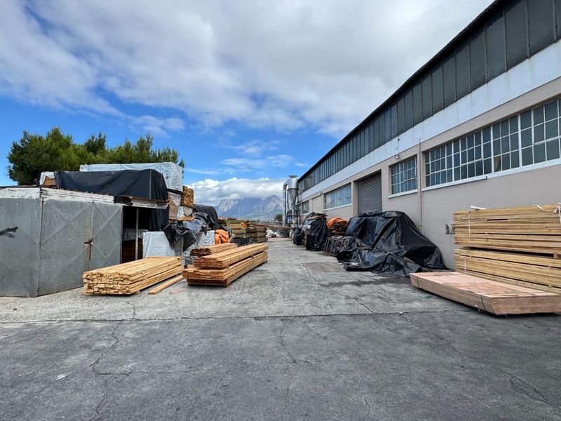 Prime  Located 2,900m2  Industrial Warehouse With Yard To Let in Epping Industrial, Cape Town - Photo 8