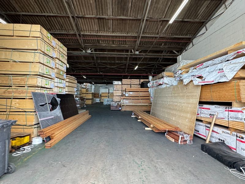 Prime  Located 2,900m2  Industrial Warehouse With Yard To Let in Epping Industrial, Cape Town - Photo 9