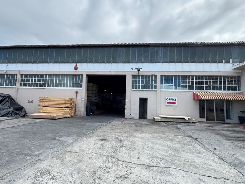 Prime  Located 2,900m2  Industrial Warehouse With Yard To Let in Epping Industrial, Cape Town - Photo 3