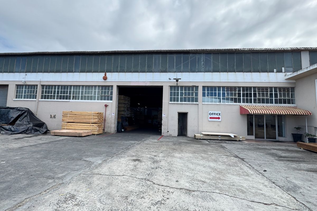 Prime  Located 2,900m2  Industrial Warehouse With Yard To Let in Epping Industrial, Cape Town - Photo 3