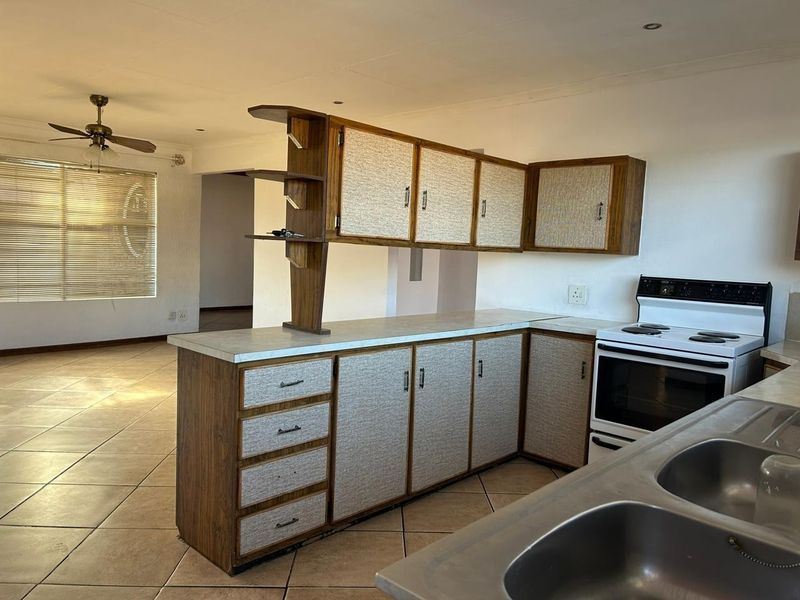 Spacious Townhouse for Sale - Photo 5
