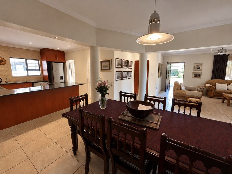Spacious 3-Bedroom Family Home with Jacuzzi in Secure Complex - Photo 5