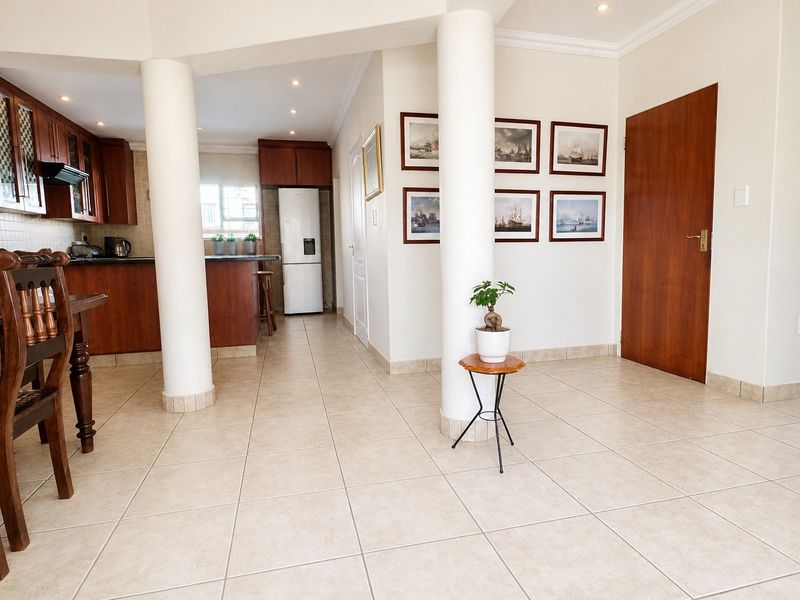 Spacious 3-Bedroom Family Home with Jacuzzi in Secure Complex - Photo 6