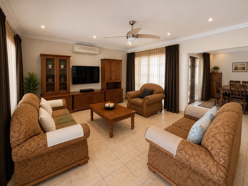 Spacious 3-Bedroom Family Home with Jacuzzi in Secure Complex - Photo 3