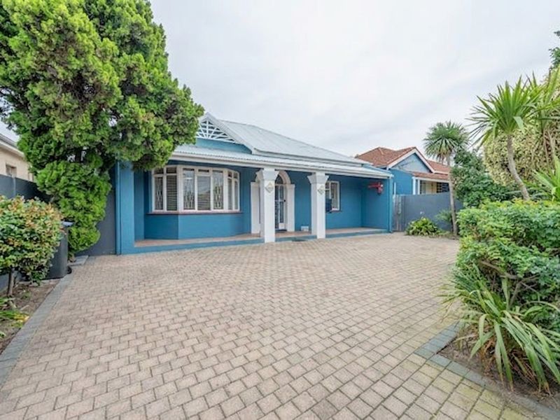 Beautiful free-Standing Character Home in the Heart of Observatory - Photo 2