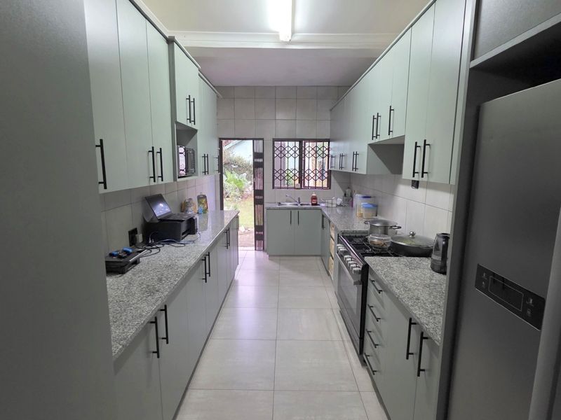 Beautiful 4 bedroom Home For Sale in Ramsgate,KwaZulu Natal - Photo 8