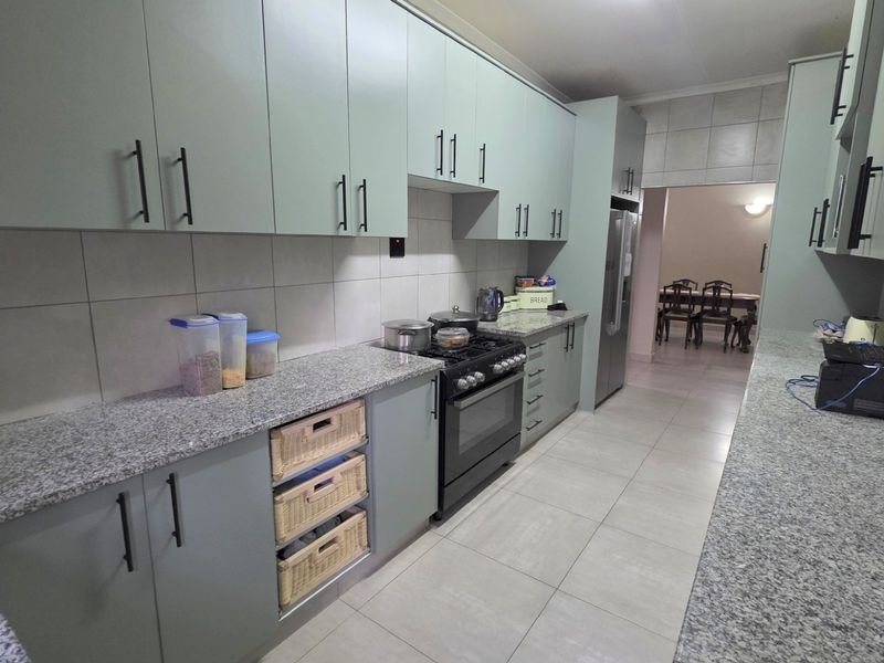 Beautiful 4 bedroom Home For Sale in Ramsgate,KwaZulu Natal - Photo 9