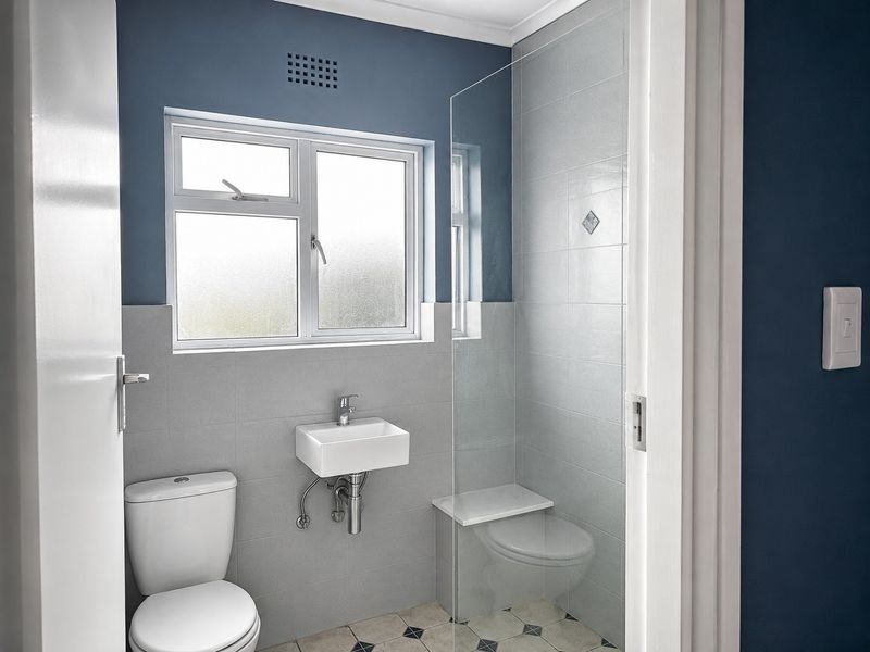 Sunny, Renovated Lock up and Go Apartment in Fish Hoek - Photo 8