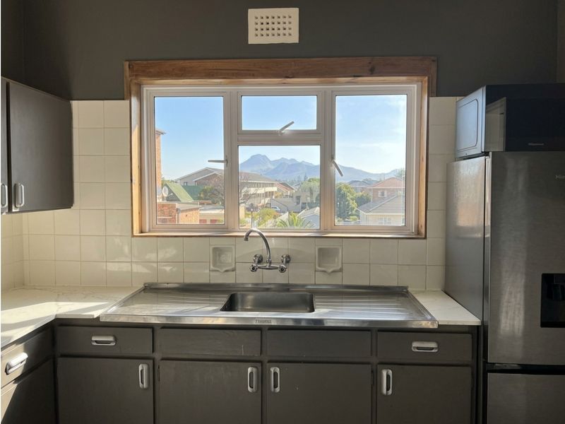 Sunny, Renovated Lock up and Go Apartment in Fish Hoek - Photo 7