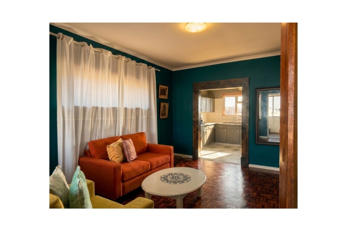 Sunny, Renovated Lock up and Go Apartment in Fish Hoek - Photo 2