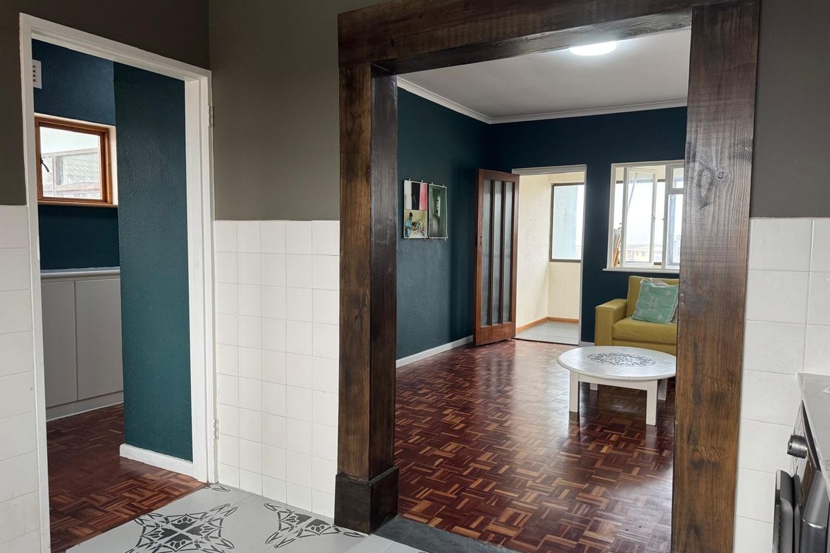 Sunny, Renovated Lock up and Go Apartment in Fish Hoek - Photo 5