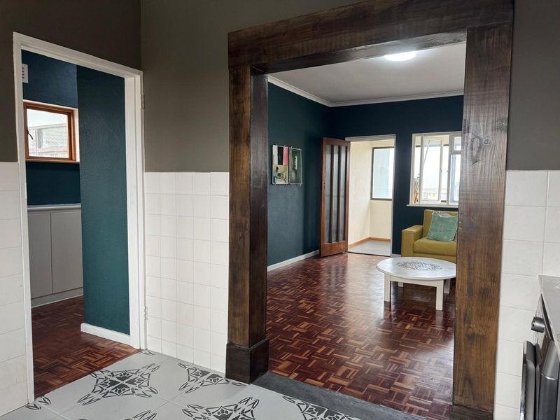 Sunny, Renovated Lock up and Go Apartment in Fish Hoek - Photo 5