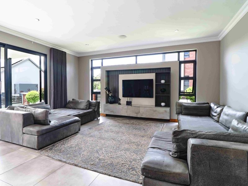 House to Rent in Copperleaf Golf Estate - Photo 9
