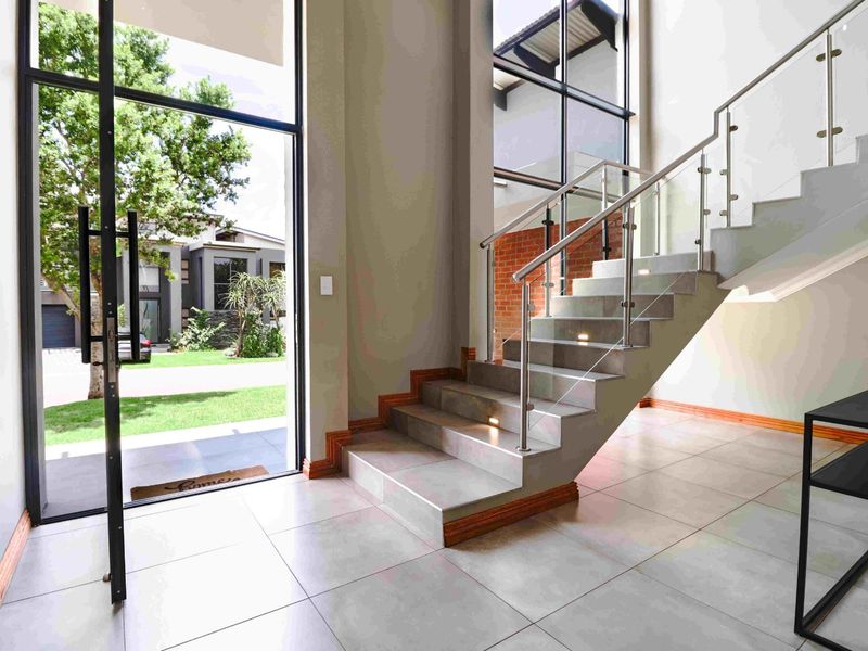 House to Rent in Copperleaf Golf Estate - Photo 2