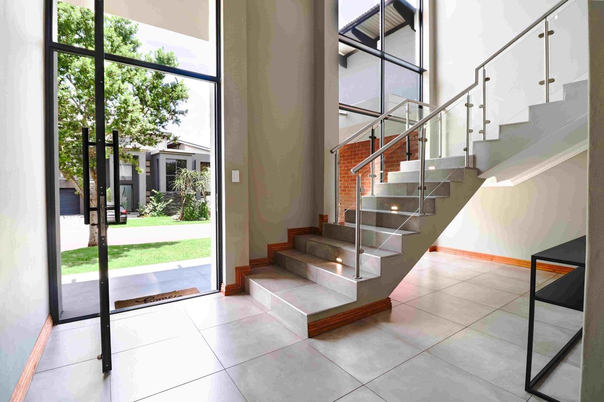 House to Rent in Copperleaf Golf Estate - Photo 2