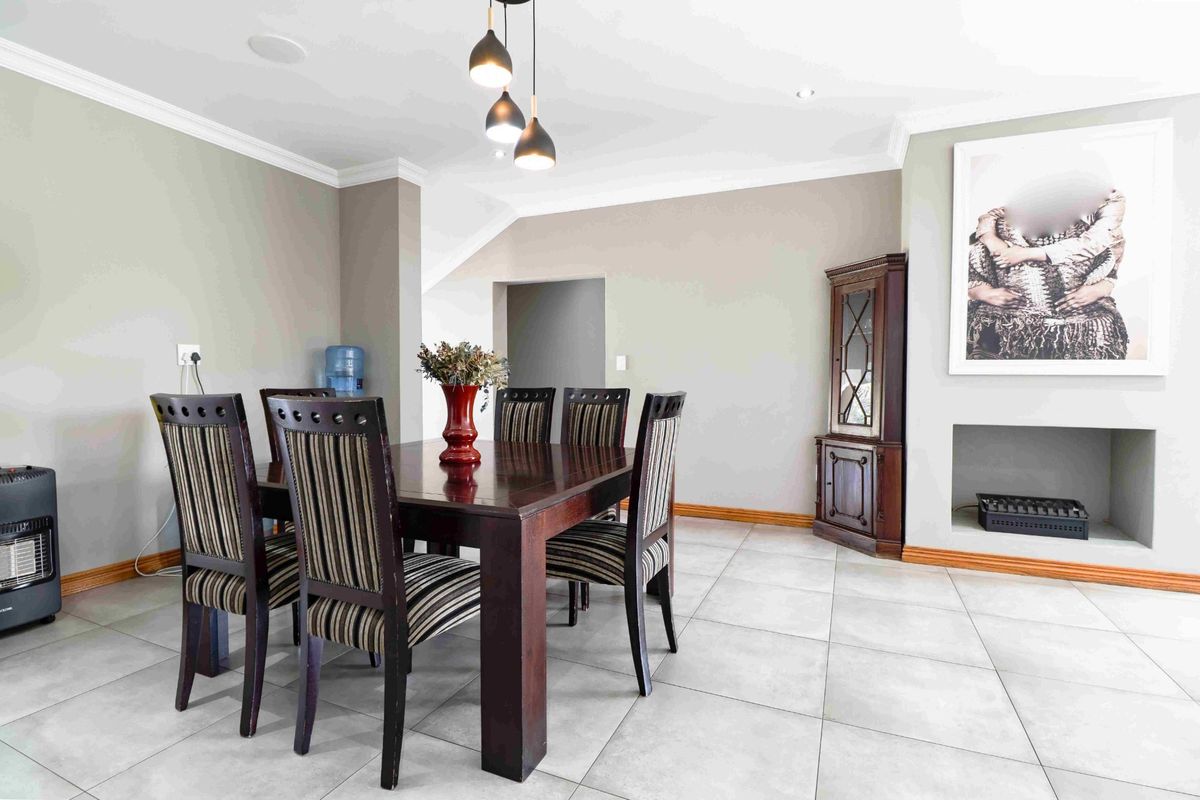 House to Rent in Copperleaf Golf Estate - Photo 5