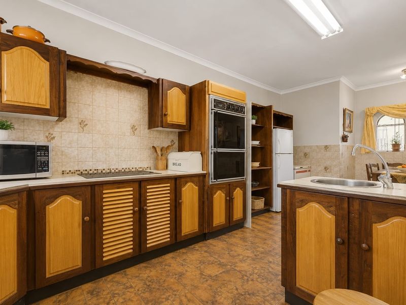 Spacious Family Home - A Rare Bargain for First-Time Buyers - Photo 8