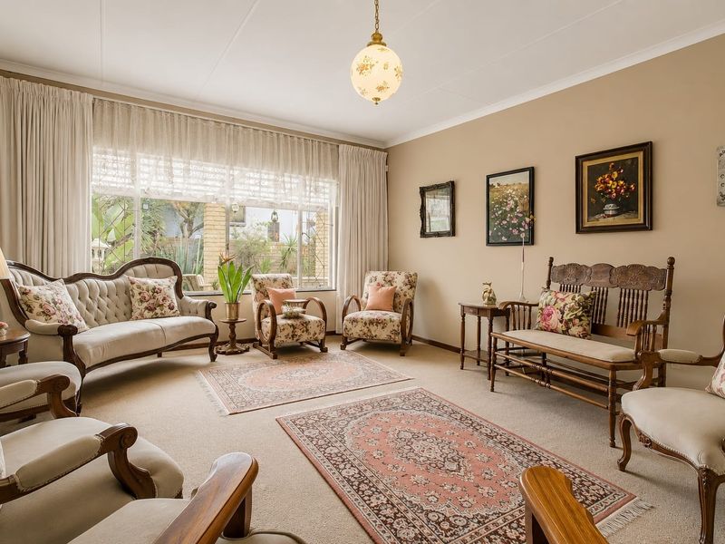Spacious Family Home - A Rare Bargain for First-Time Buyers - Photo 2