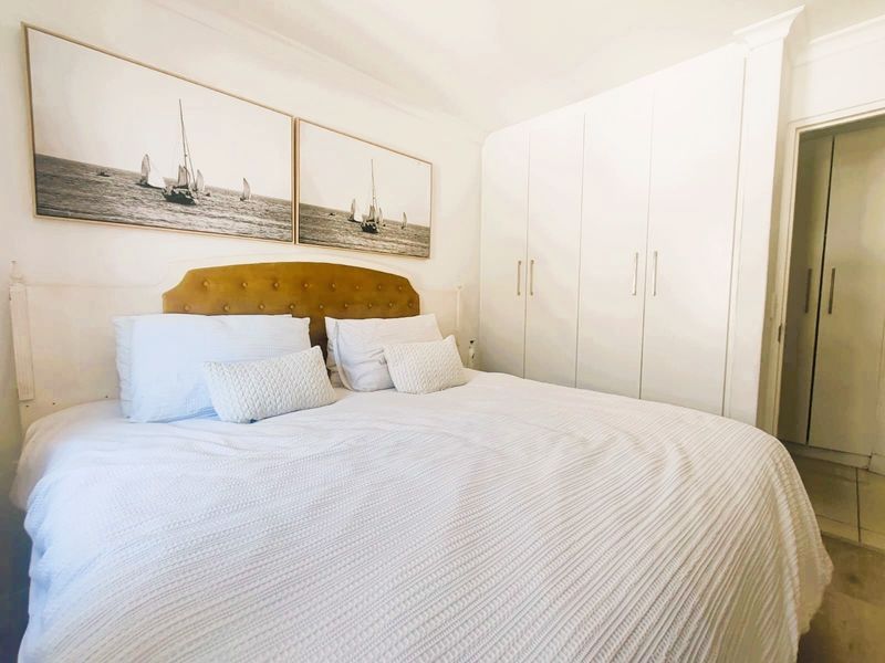 Mountain View Apartment For Sale in Zonnebloem, Cape Town - Photo 5
