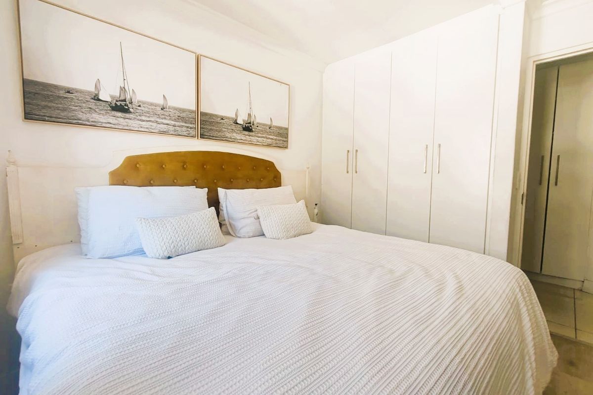 Mountain View Apartment For Sale in Zonnebloem, Cape Town - Photo 5