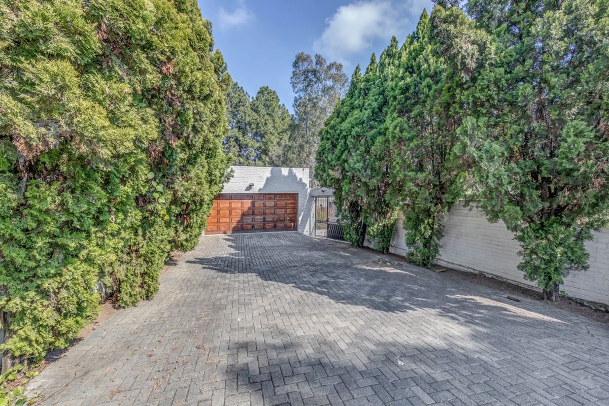 STUNNING FAMILY HOME IN BRYANSTON - Photo 5