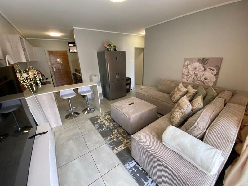 2 bedroom Apartment For Sale in Amberfield, Centurion - Photo 3