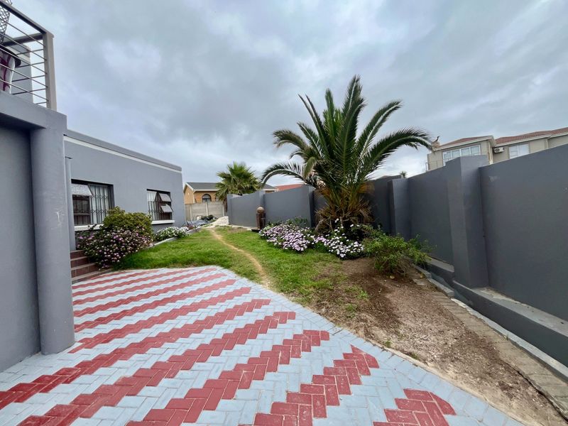 House To Rent in Bluewater Bay, Port Elizabeth - Photo 2
