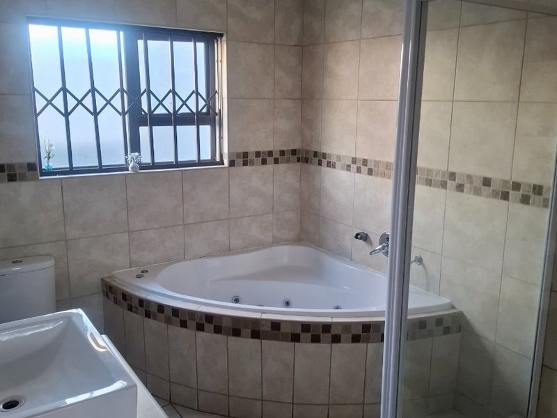House To Rent in Bluewater Bay, Port Elizabeth - Photo 9
