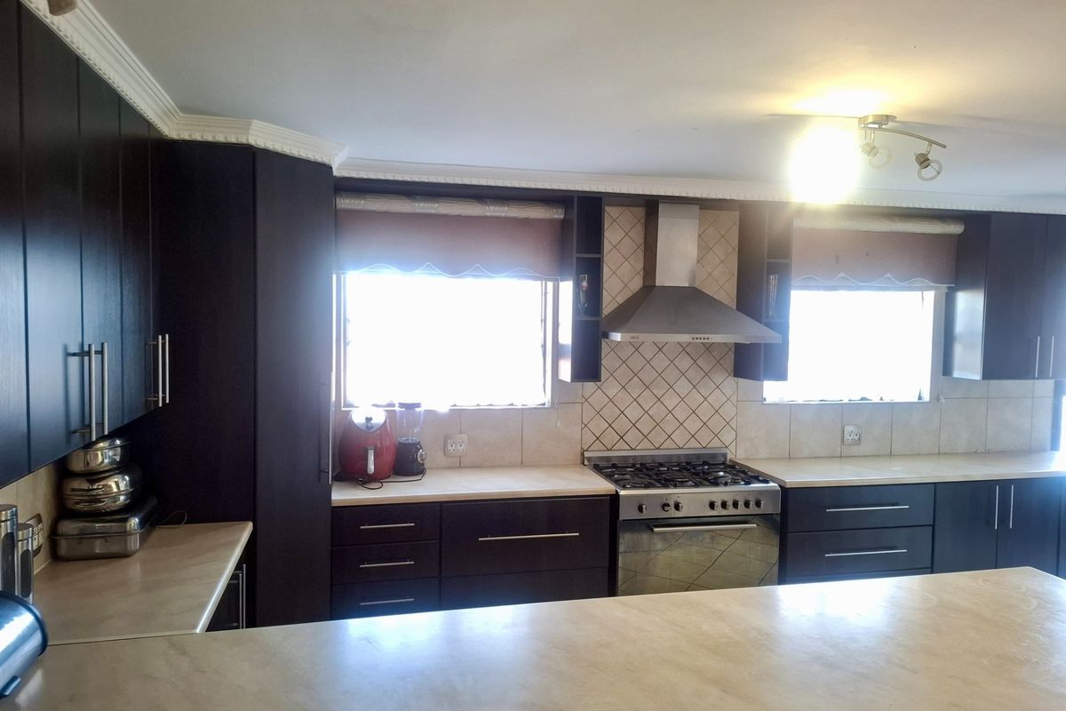 House To Rent in Bluewater Bay, Port Elizabeth - Photo 4