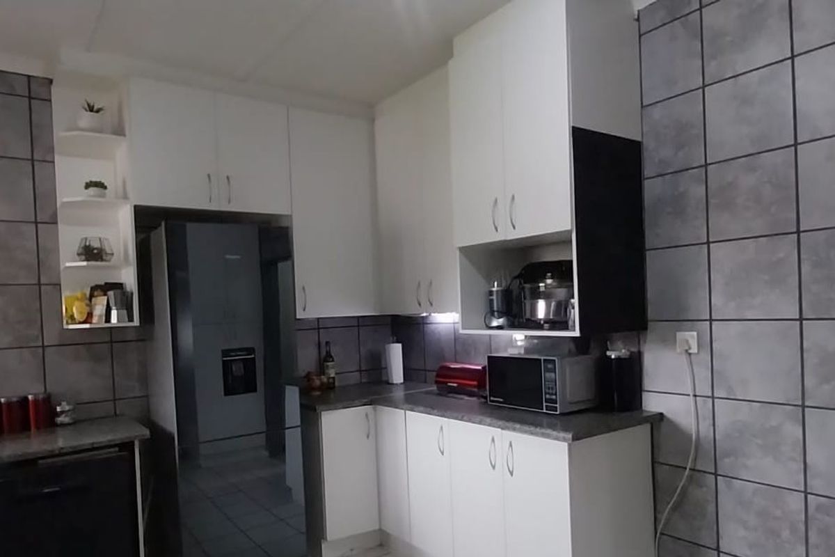 Beautiful family home with income-generating flat in the sought-after suburb of Cassandra. - Photo 4