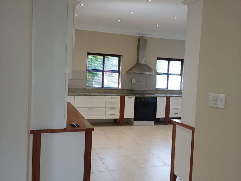 ELEGANT AND SPACIOUS 3 BEDROOMED HOME IN A PRESTIGIOUS RETIREMENT ESTATE - Photo 8