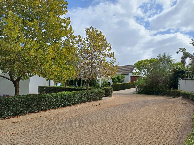ELEGANT AND SPACIOUS 3 BEDROOMED HOME IN A PRESTIGIOUS RETIREMENT ESTATE - Photo 3